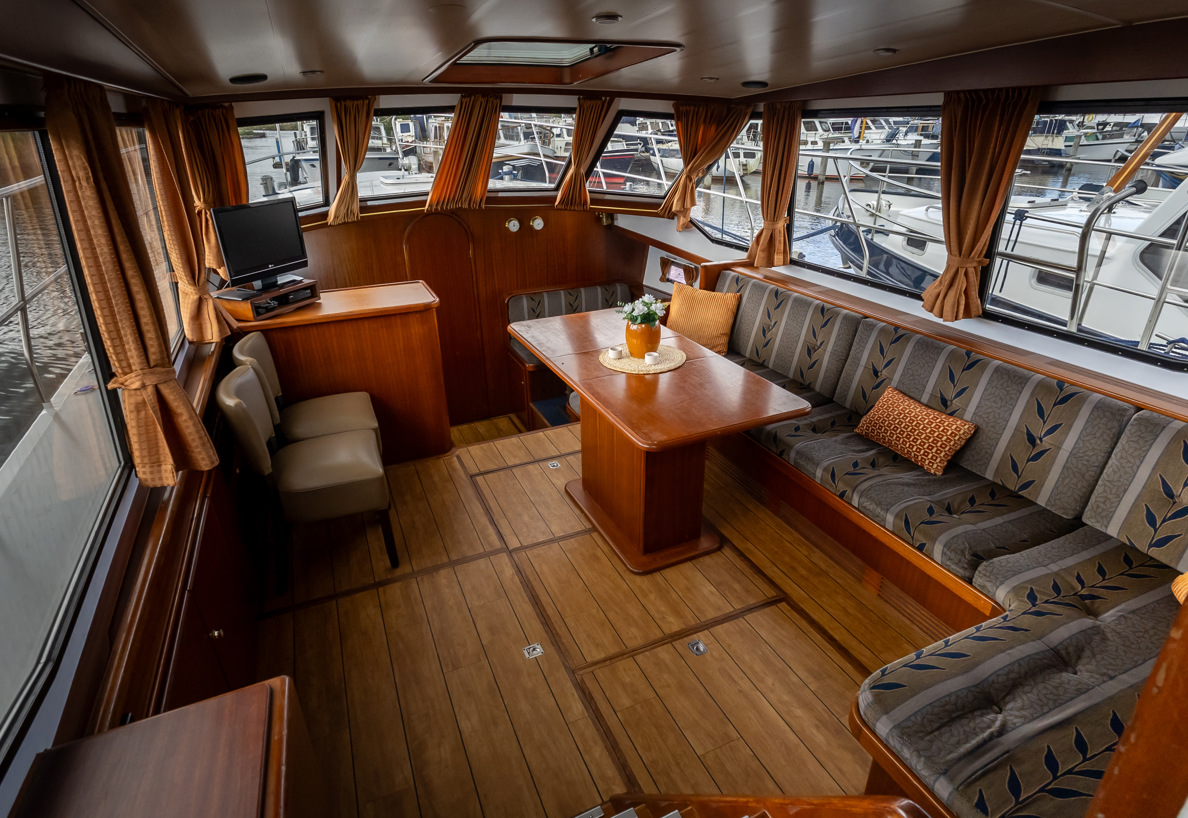 De Driesprong Yachtcharters Interieur Motorjacht Lota 34