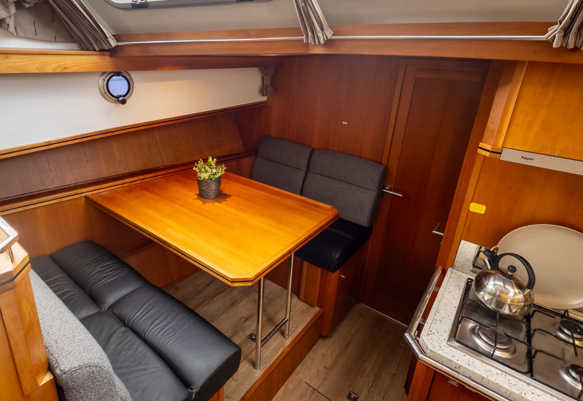 De Driesprong Yachtcharters Interieur Motorjacht La Palma 47