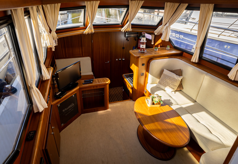 De Driesprong Yachtcharters Interieur Motorjacht Tinka 27