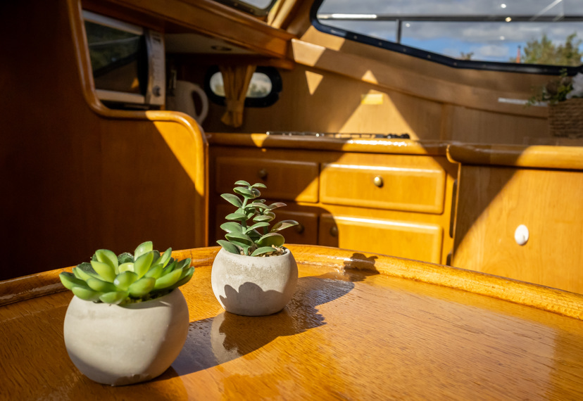 De Driesprong Yachtcharters Interieur Motorjacht La Boheme 35