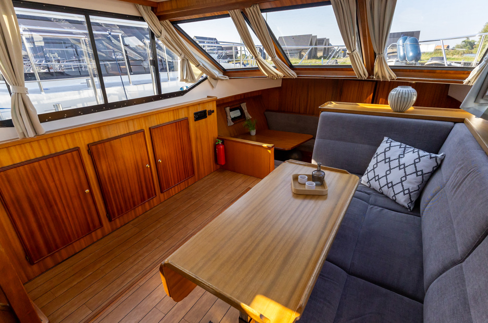 De Driesprong Yachtcharters Interieur Motorjacht Solea 26