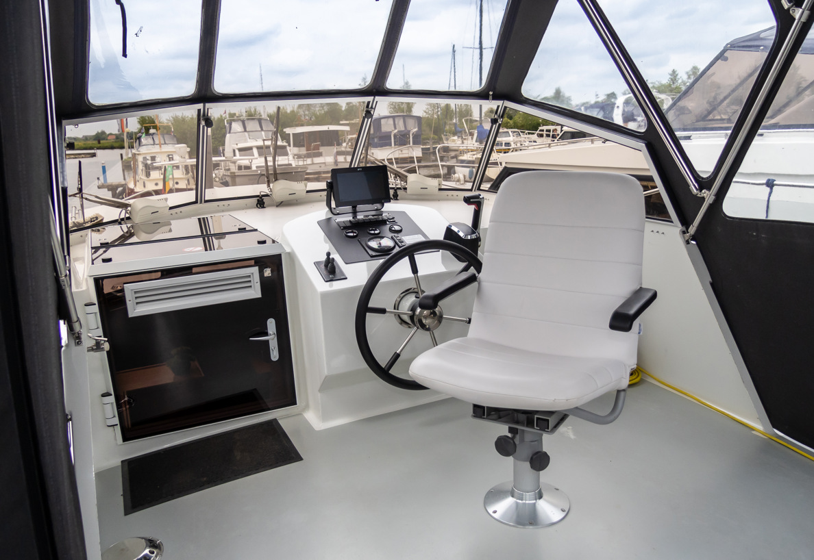 De Driesprong Yachtcharters Interieur Motorjacht Copain 1 (1)