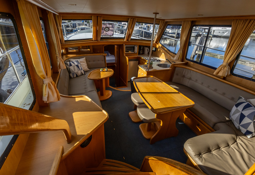 De Driesprong Yachtcharters Interieur Motorjacht La Boheme 38