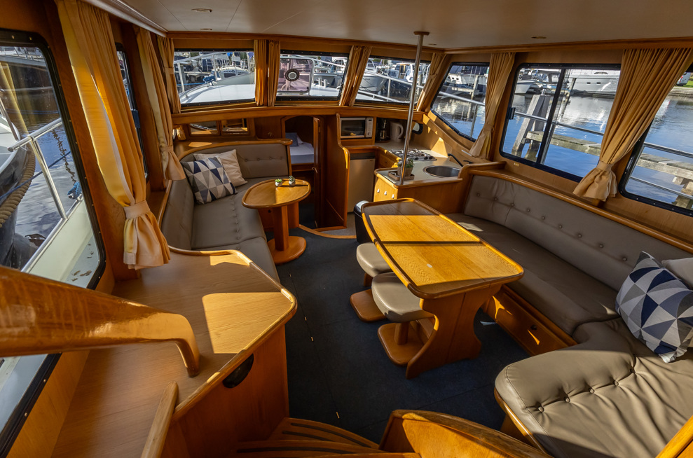 De Driesprong Yachtcharters Interieur Motorjacht La Boheme 38