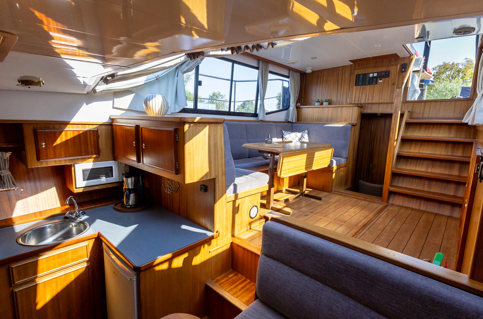 De Driesprong Yachtcharters Interieur Motorjacht Solea 20