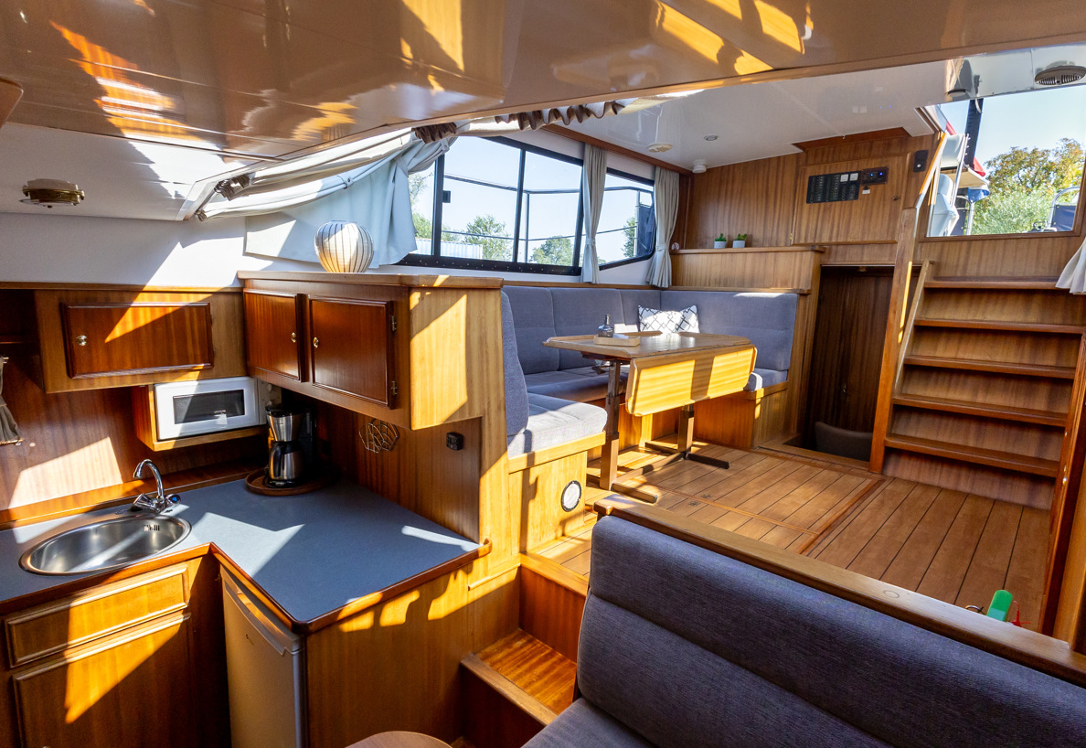 De Driesprong Yachtcharters Interieur Motorjacht Solea 20