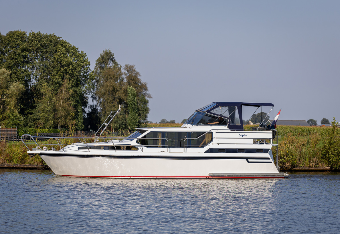 De Driesprong Yachcharters Exterieur Motorjacht Saphir 9