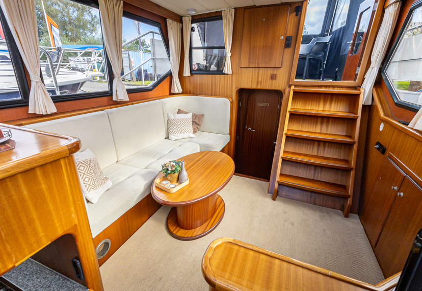 De Driesprong Yachtcharters Interieur Motorjacht Tinka 34