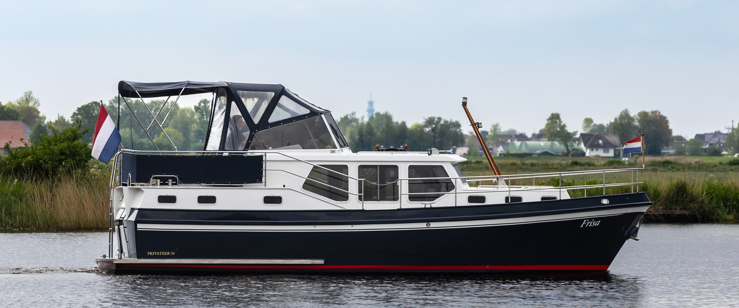 De Driesprong Yachtcharters Exterieur Motorjacht Frisa 2 (1)