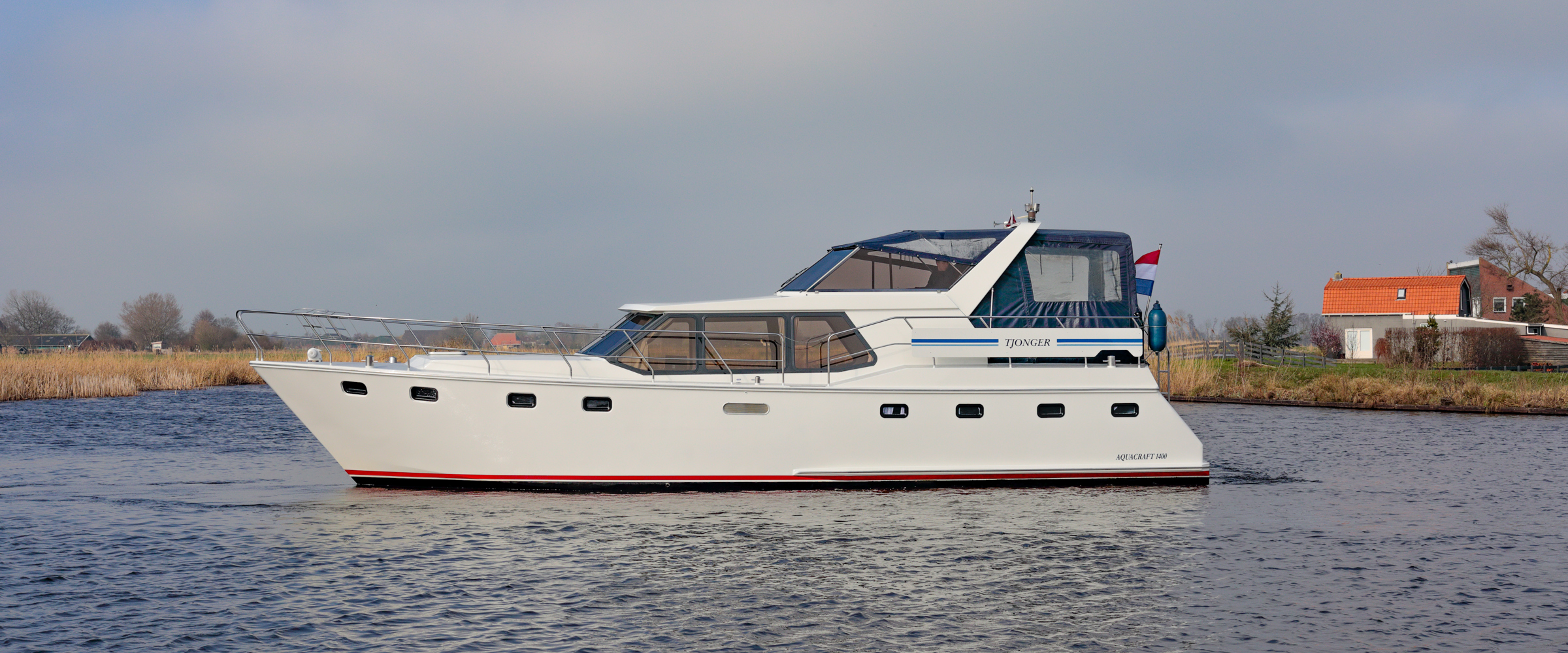 De Driesprong Yachtcharters Exterieur Motorjacht Tjonger 4