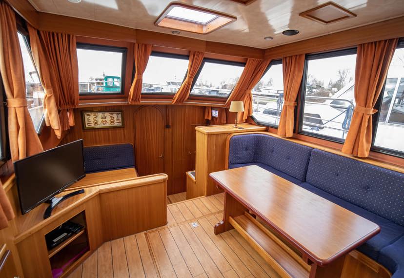 De Driesprong Yachtcharters Interieur Motorjacht Belone 09