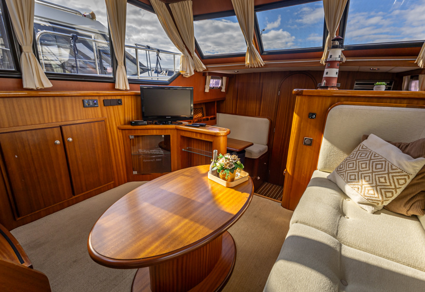 De Driesprong Yachtcharters Interieur Motorjacht Tinka 29