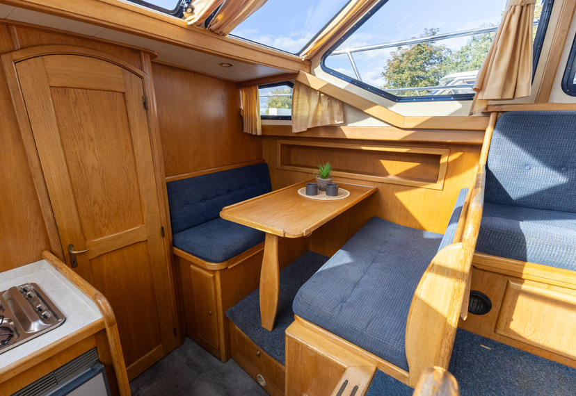 De Driesprong Yachtcharters Interieur Motorjacht Saphir 31