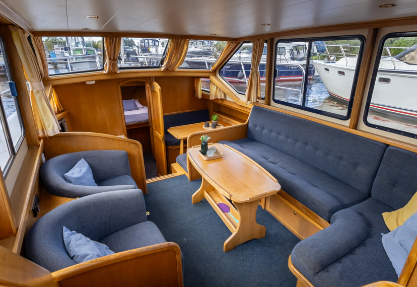 De Driesprong Yachtcharters Interieur Motorjacht Saphir 30