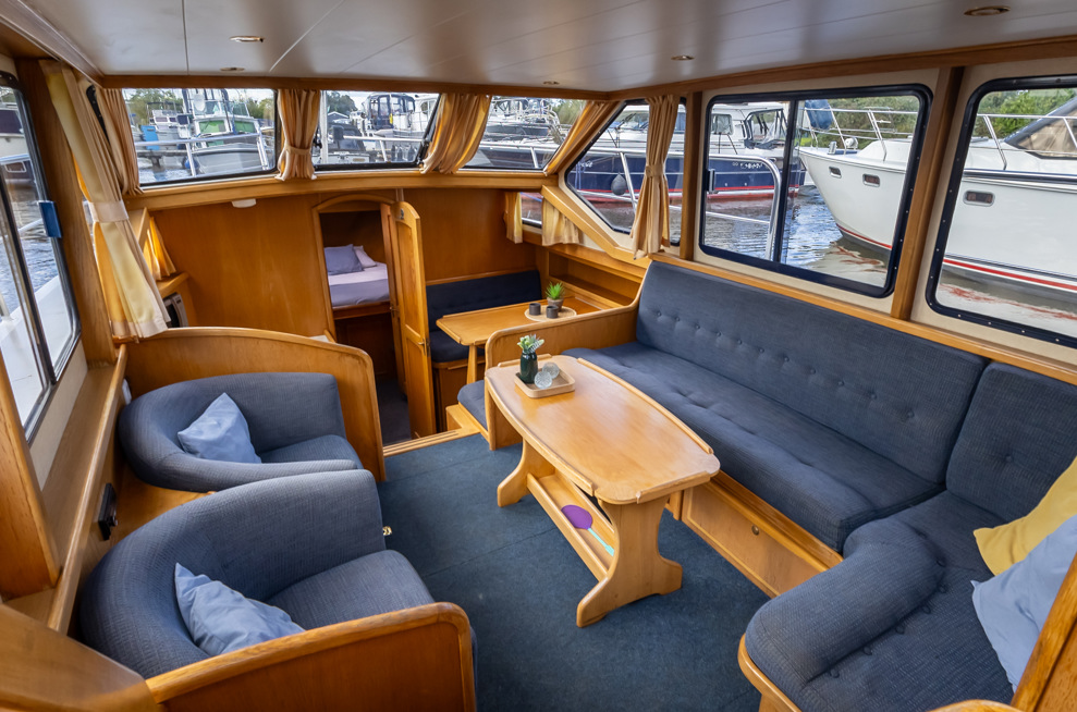 De Driesprong Yachtcharters Interieur Motorjacht Saphir 30