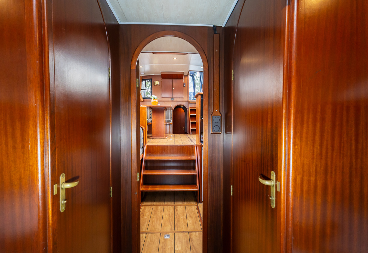 De Driesprong Yachtcharters Interieur Motorjacht Lota 43