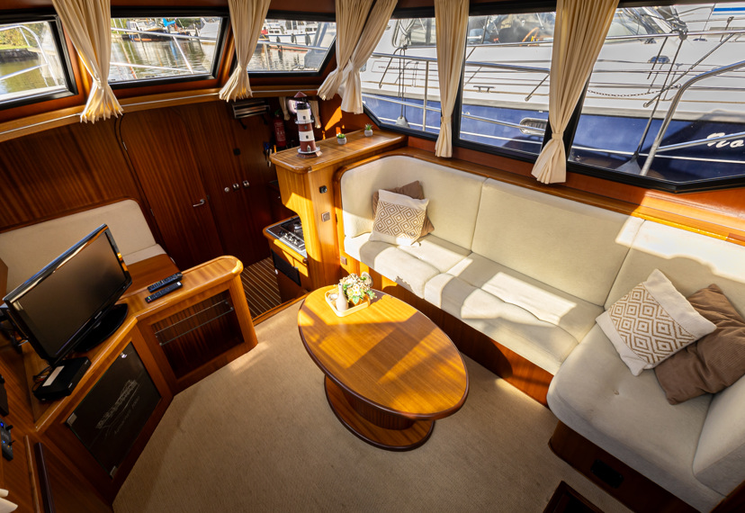 De Driesprong Yachtcharters Interieur Motorjacht Tinka 28