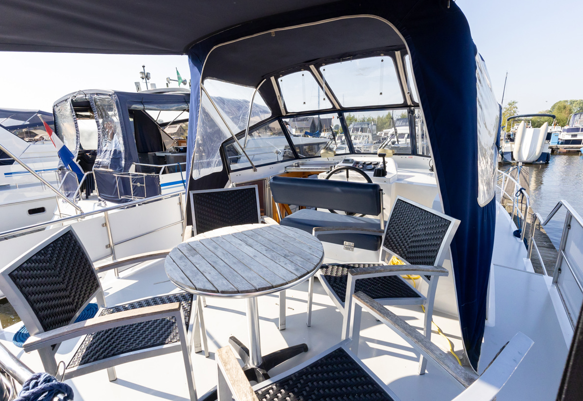 De Driesprong Yachcharters Exterieur Motorjacht Saphir 17