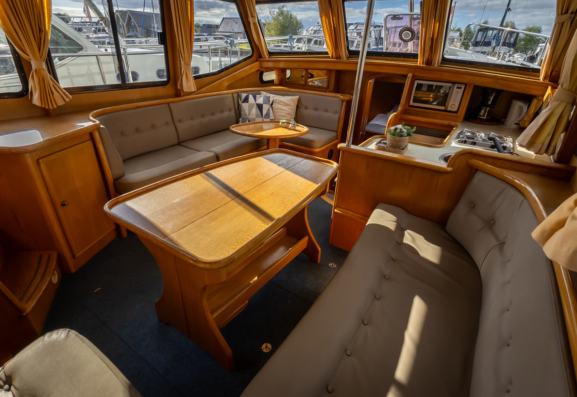 De Driesprong Yachtcharters Interieur Motorjacht La Boheme 33