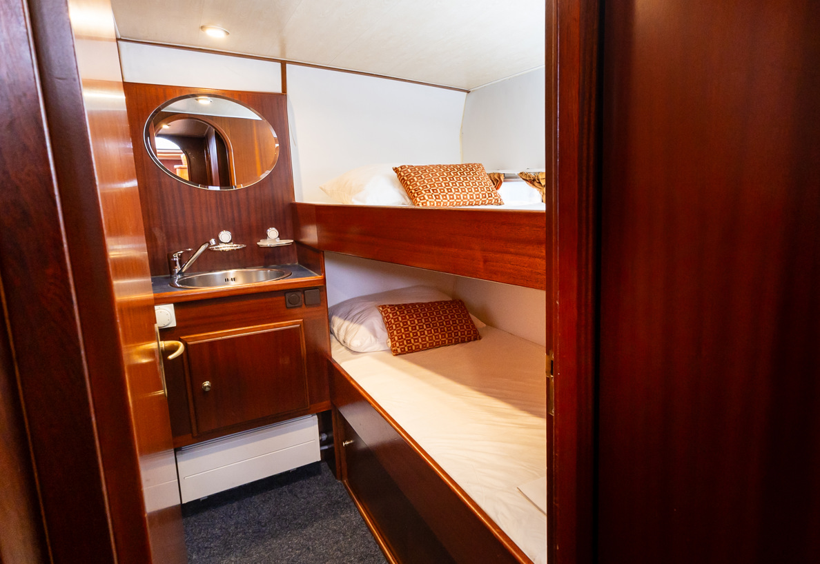 De Driesprong Yachtcharters Interieur Motorjacht Lota 49