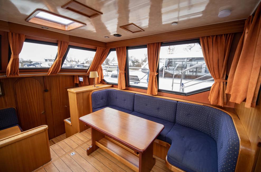 De Driesprong Yachtcharters Interieur Motorjacht Belone 08