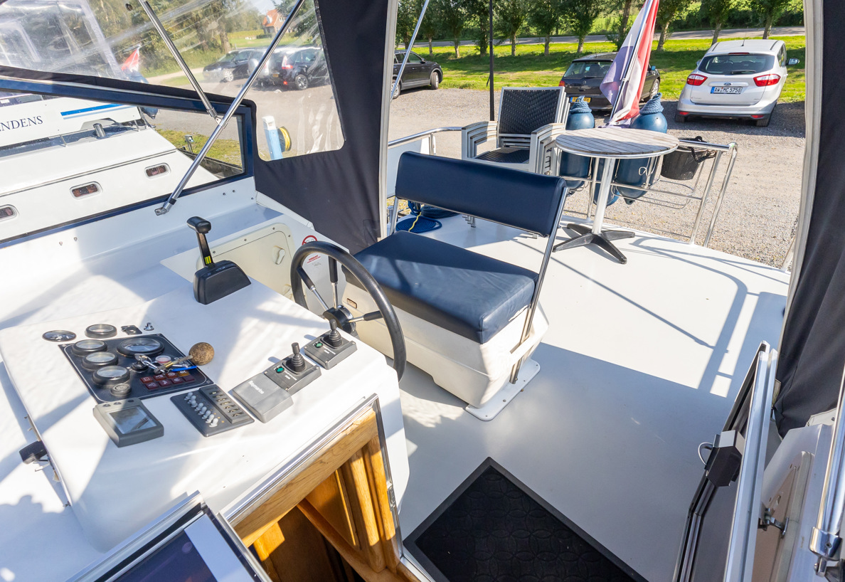 De Driesprong Yachcharters Exterieur Motorjacht Saphir 16