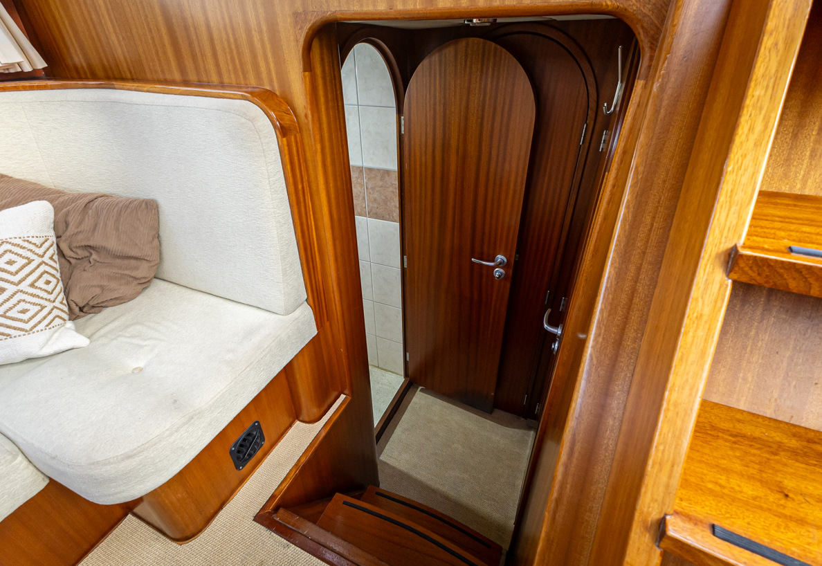 De Driesprong Yachtcharters Interieur Motorjacht Tinka 35