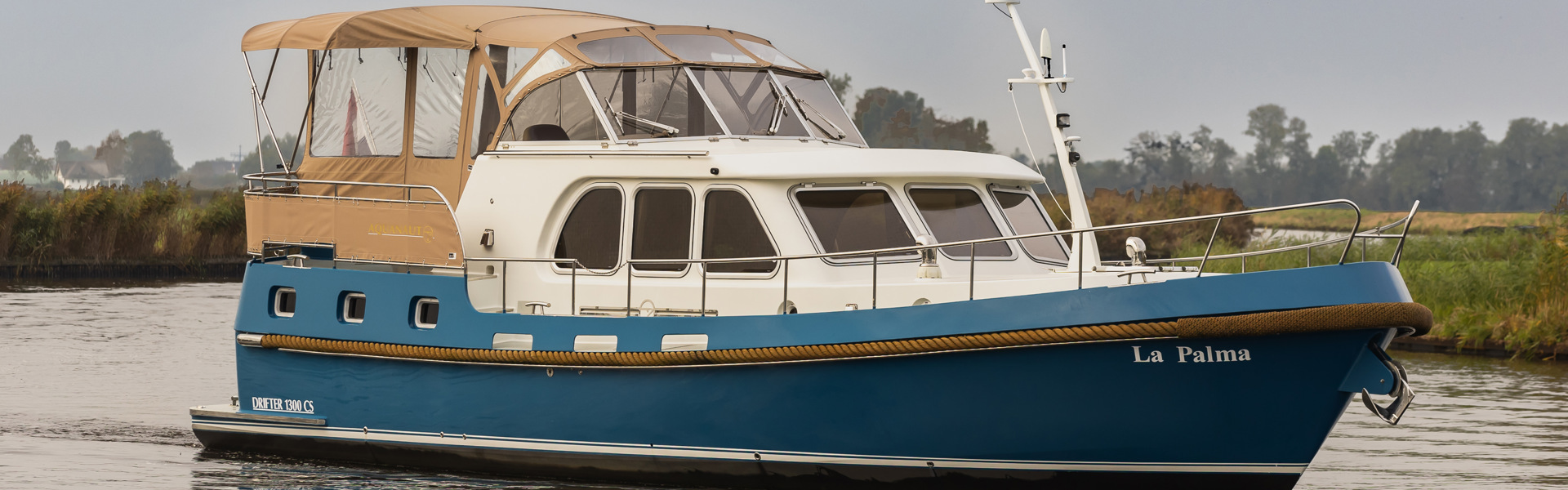 Een luxe Aquanaut motorjacht huren in Friesland doe je bij de Driesprong Yachtcharters B.V.