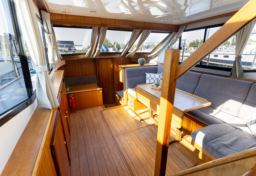 De Driesprong Yachtcharters Interieur Motorjacht Solea 25