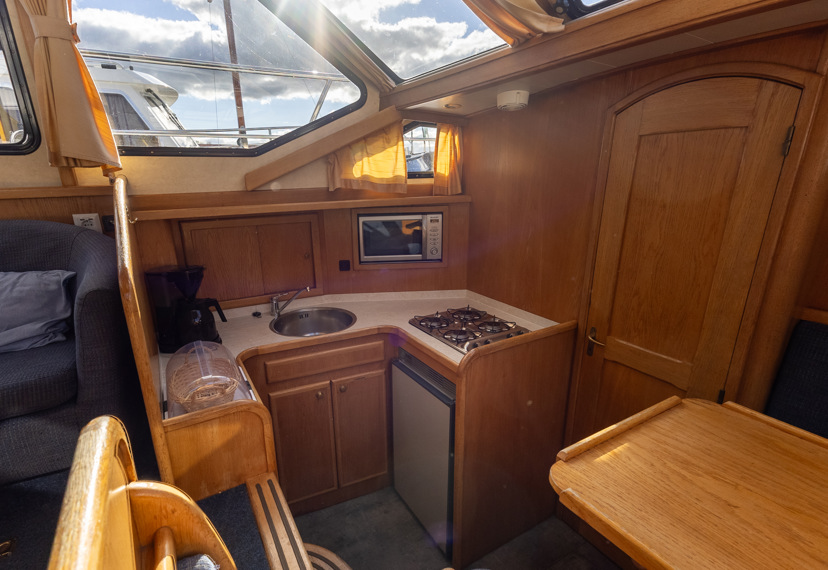 De Driesprong Yachtcharters Interieur Motorjacht Saphir 29