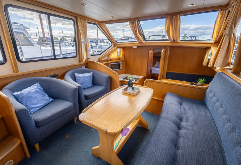 De Driesprong Yachtcharters Interieur Motorjacht Saphir 28